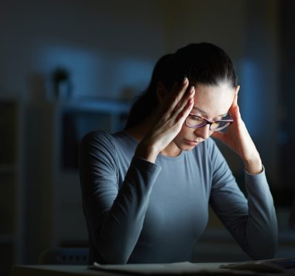 Why I Keep Returning to Practical Marketing Knowledge When Everything Else Gets Noisy